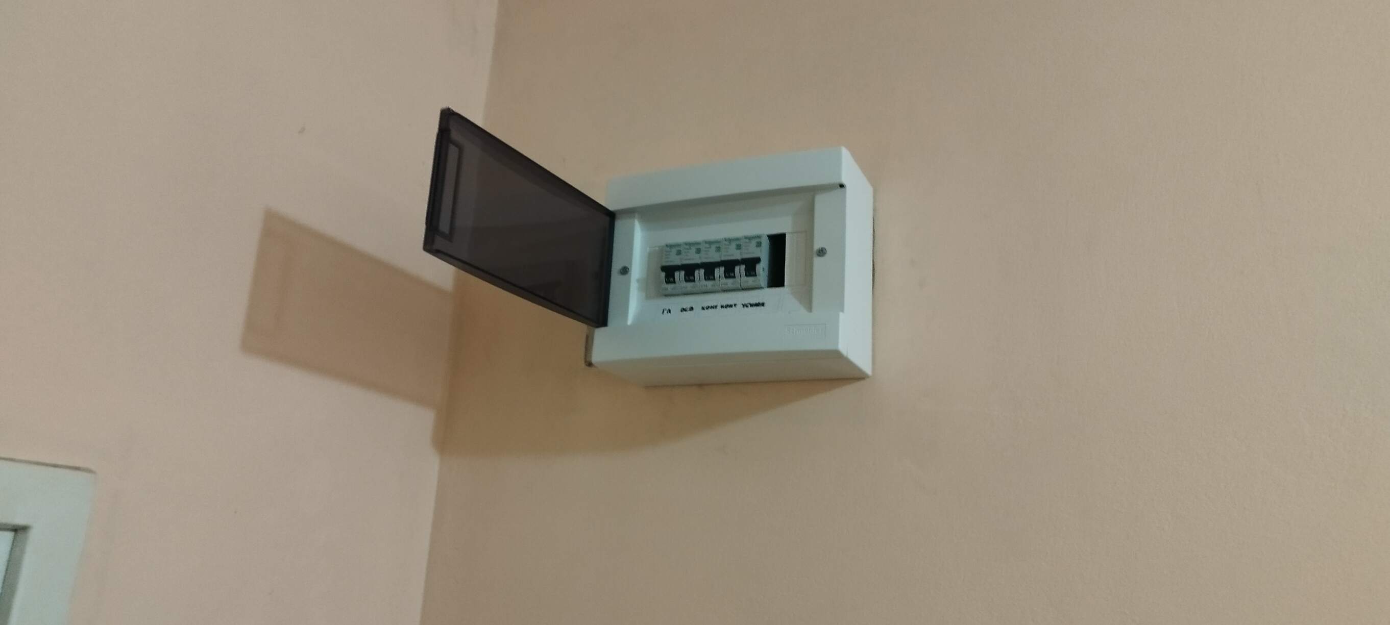 Най-опасните грешки на неквалифицирани електротехници — и как да ги избегнете